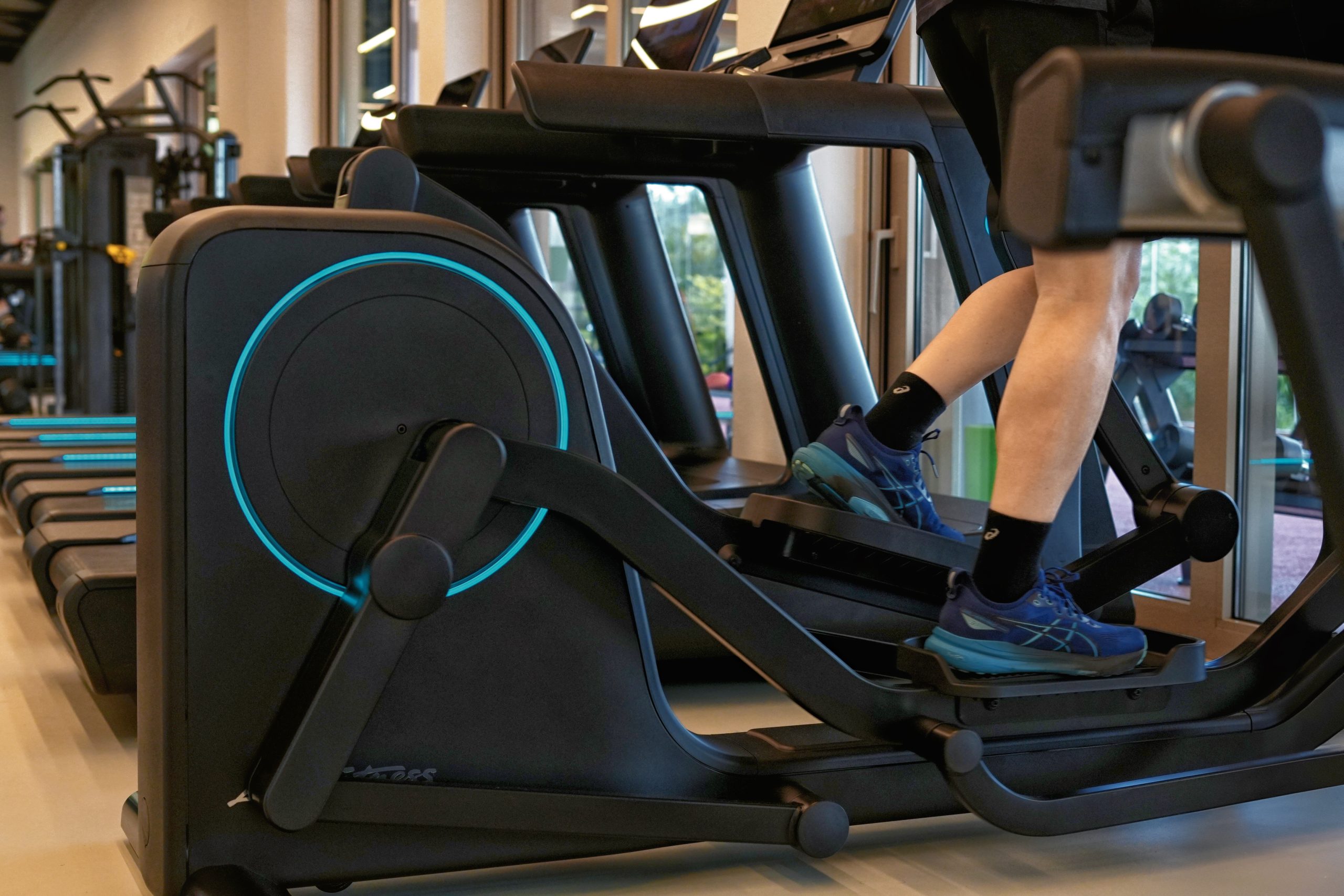 Man training on elliptical equipment | Tatoi club