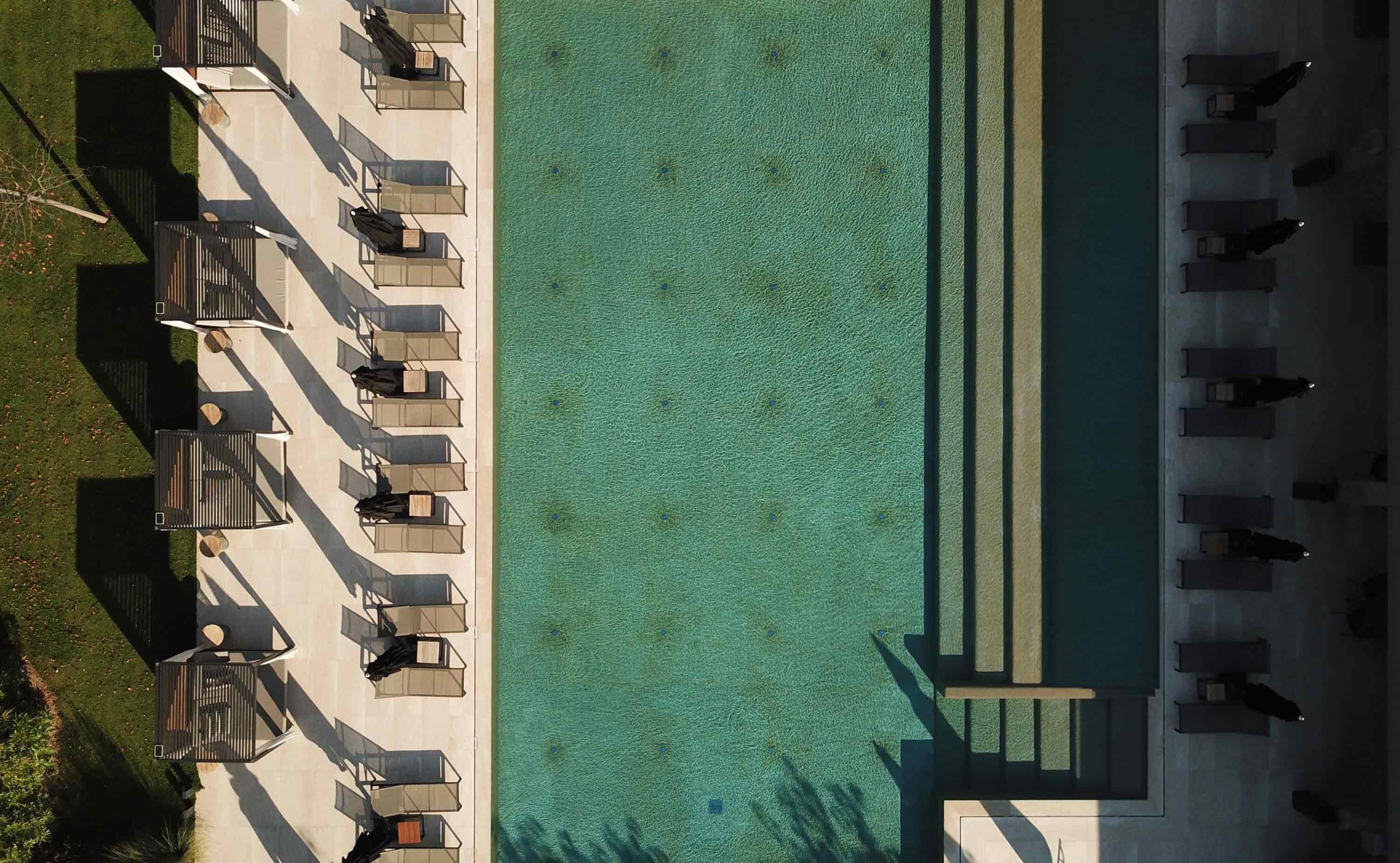 25 meters swimming pool nature sky trees top view | TATOÏ Club