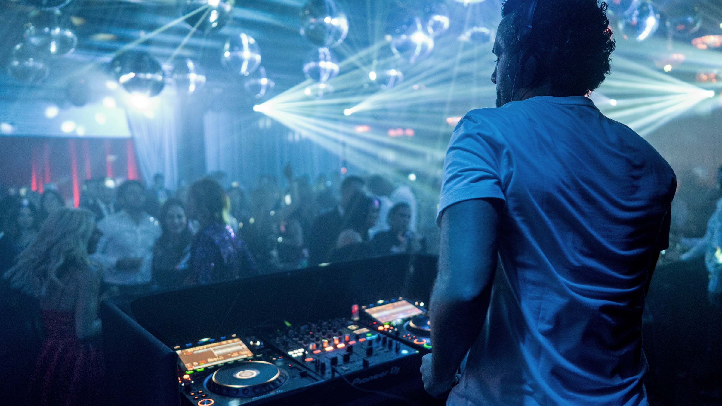 event new years night dinner party disco balls music dj BETTO TATOÏ-CLUB