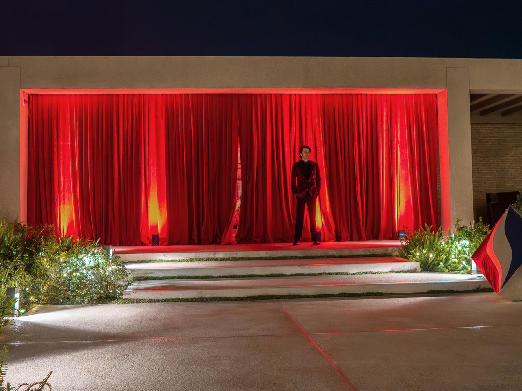 event new years night dinner party entrance red curtain TATOÏ-CLUB
