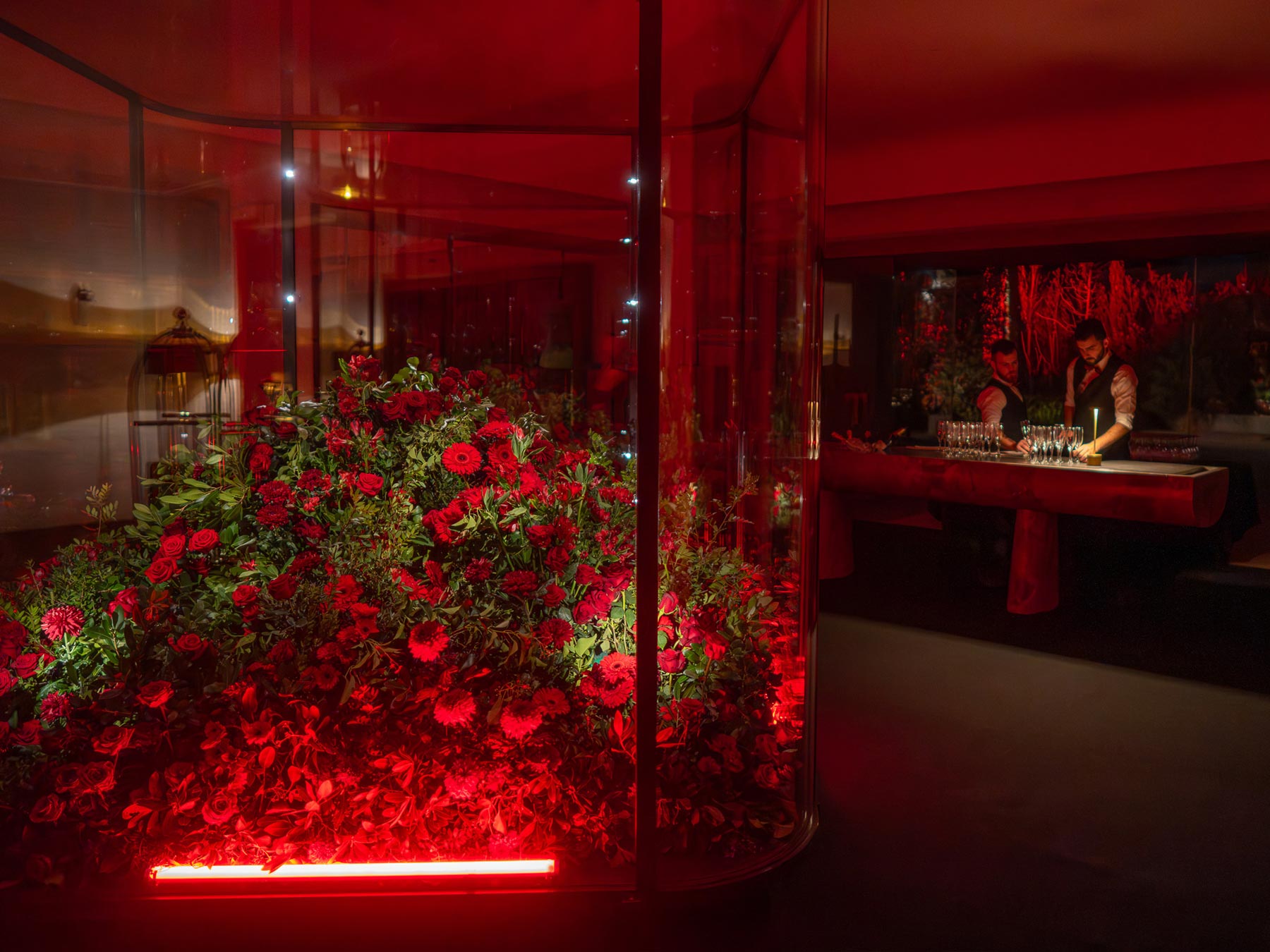 event new years night dinner party flower shop red roses bar TATOÏ-CLUB