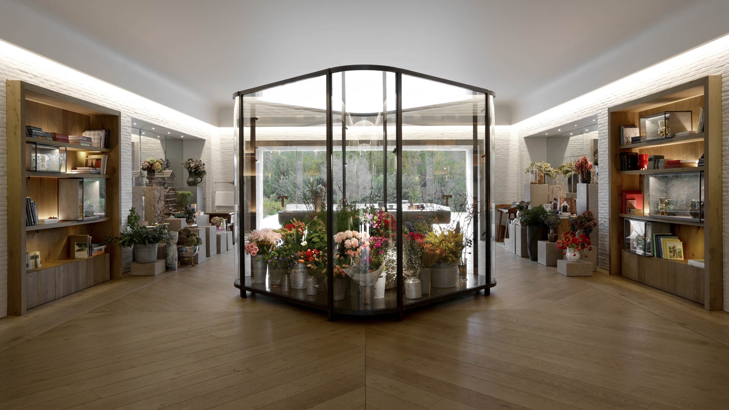 Flowers Entrance | TATOÏ Club