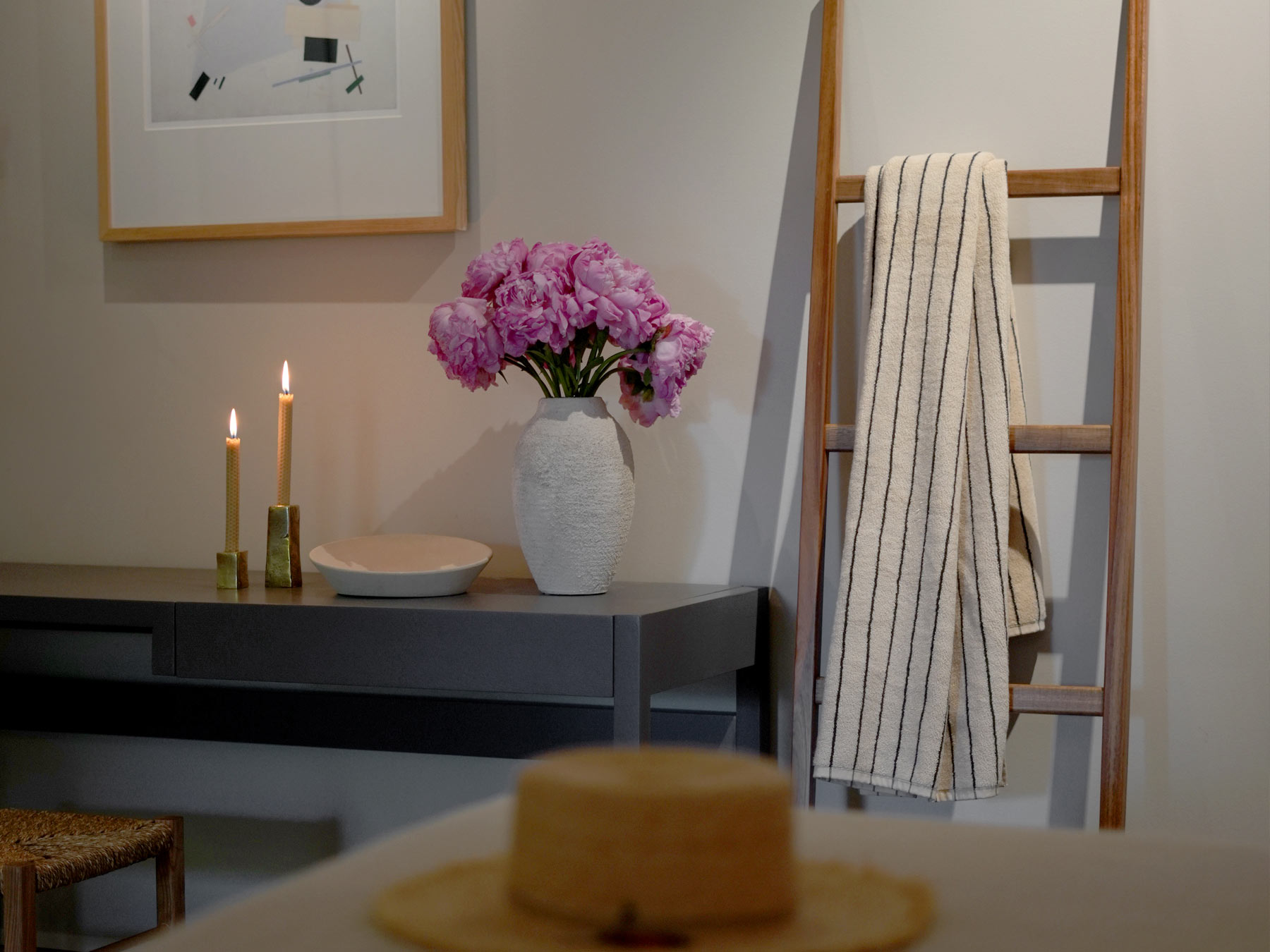 guesthouse suite bedroom relax minimal design | TATOÏ Club