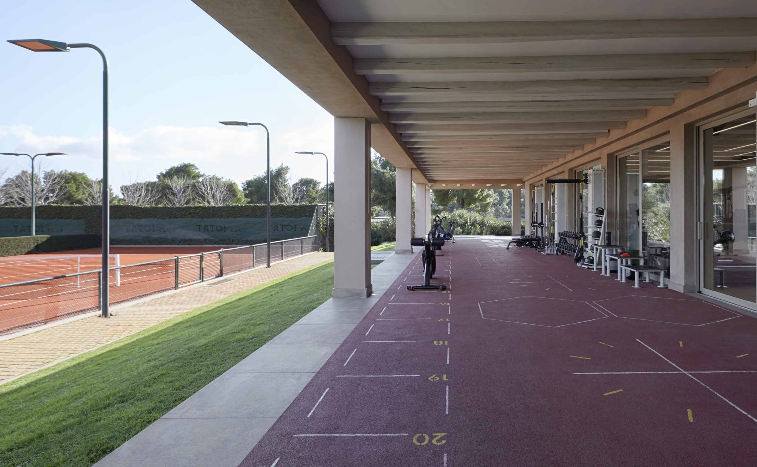 gym indoor and outdoor nature tennis courts | TATOÏ Club
