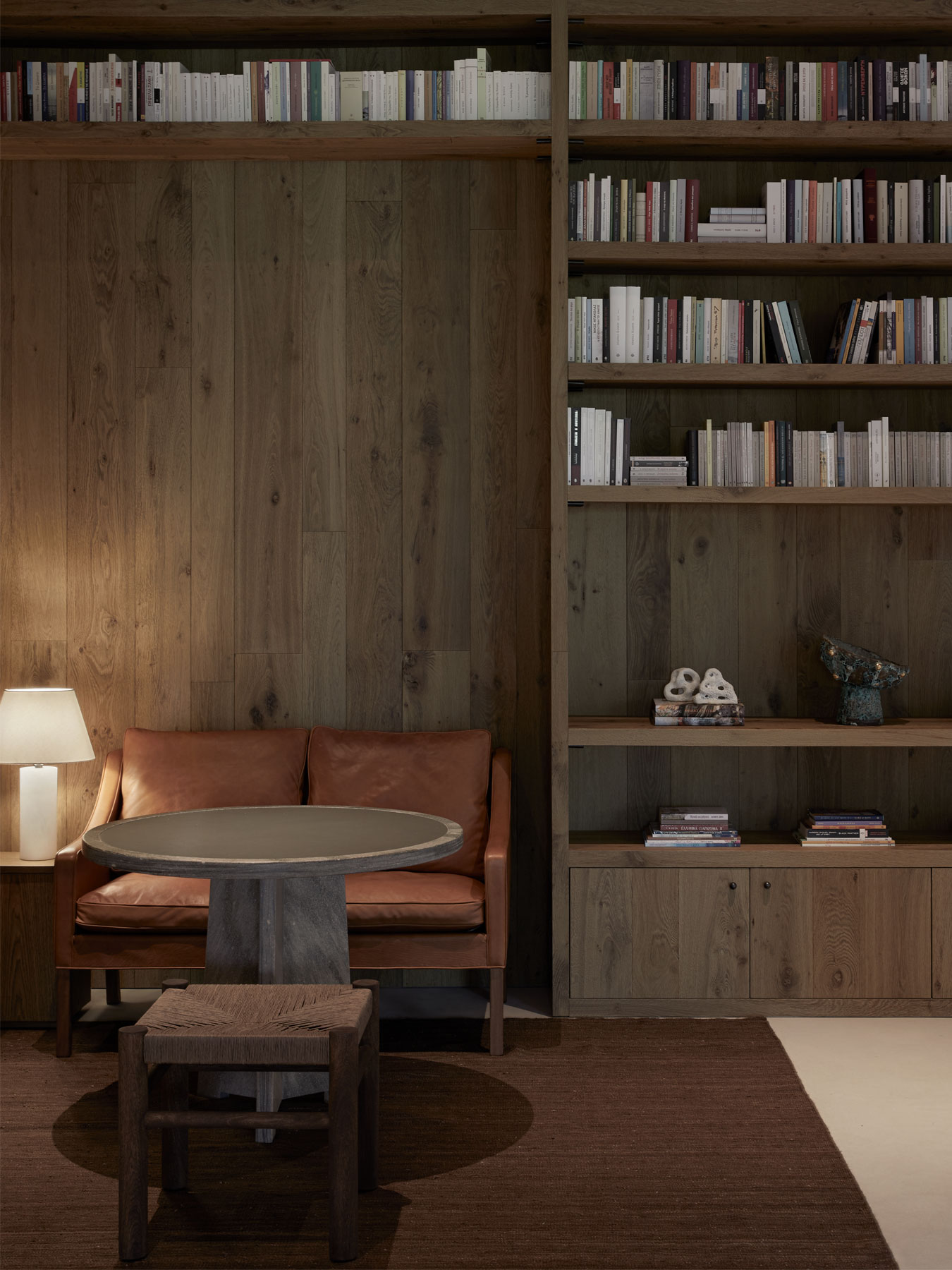 table and sofa library | TATOÏ Club