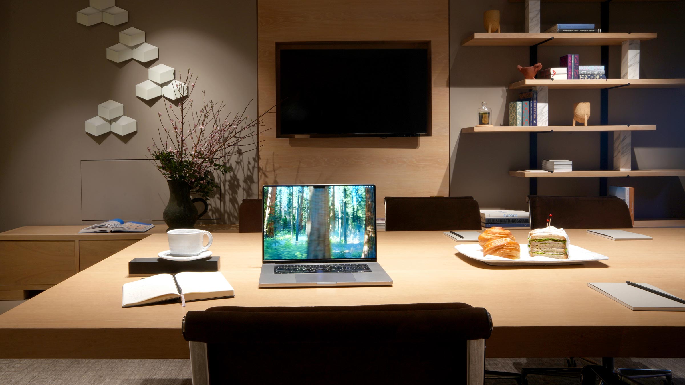 meeting room table | TATOÏ Club