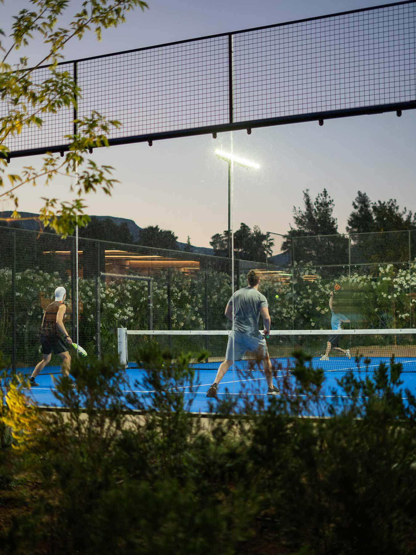 padel court nature mountain padel players | TATOÏ Club