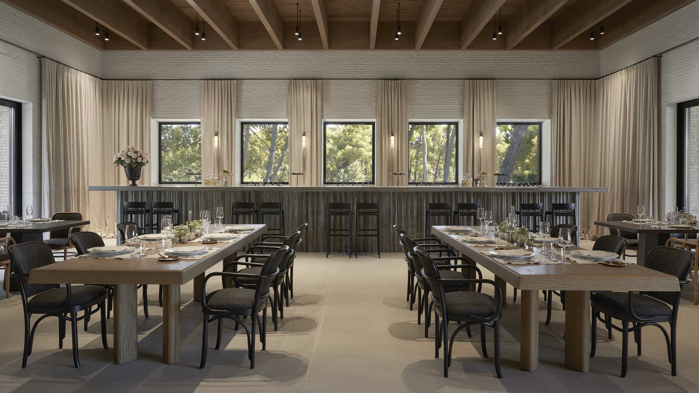 restaurant bar tables plates food nature windows | TATOÏ Club