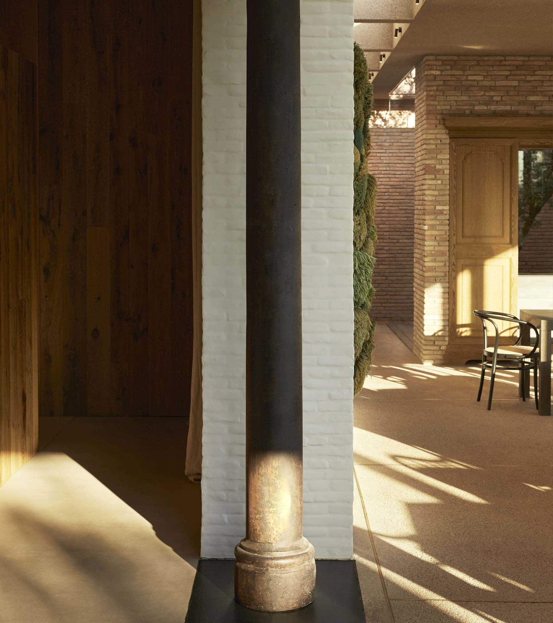 restaurant club house vintage column | TATOÏ Club