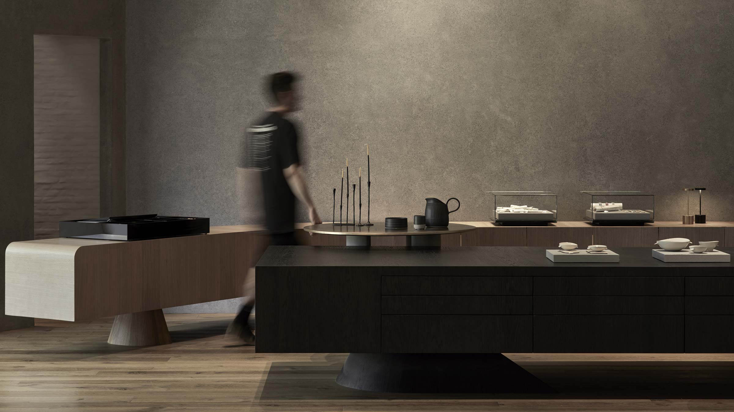 store club house man walking | TATOÏ Club