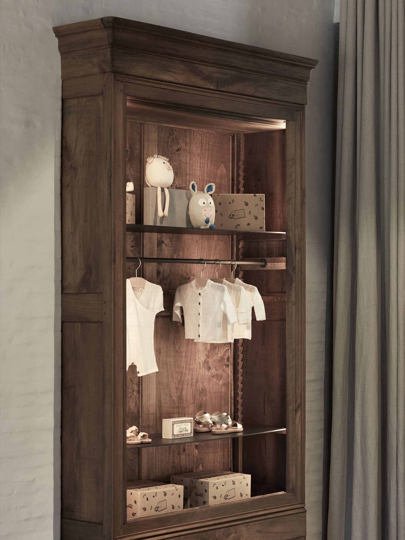 store cloths wardrobe | TATOÏ Club