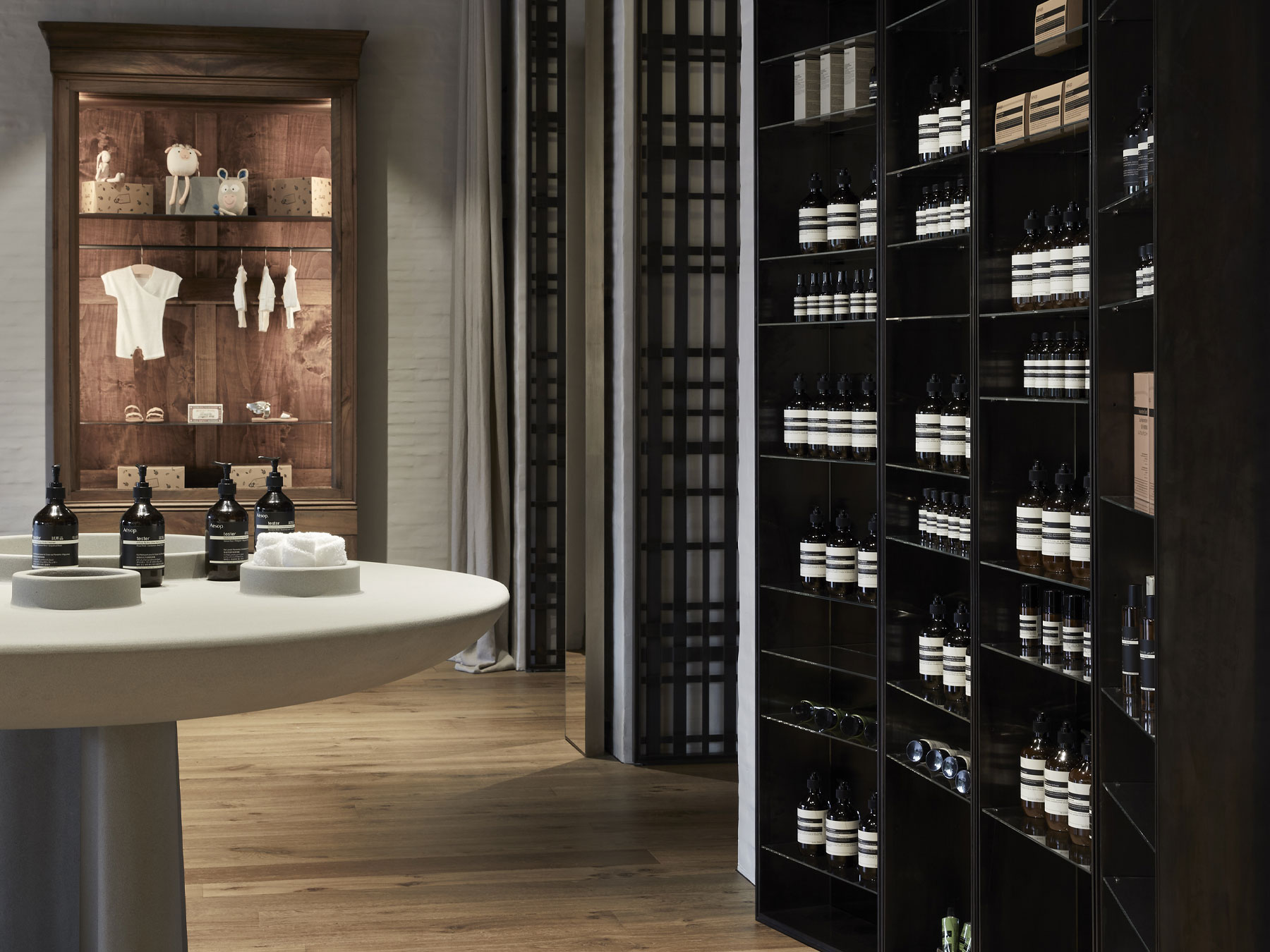 entrance store table library | TATOÏ Club