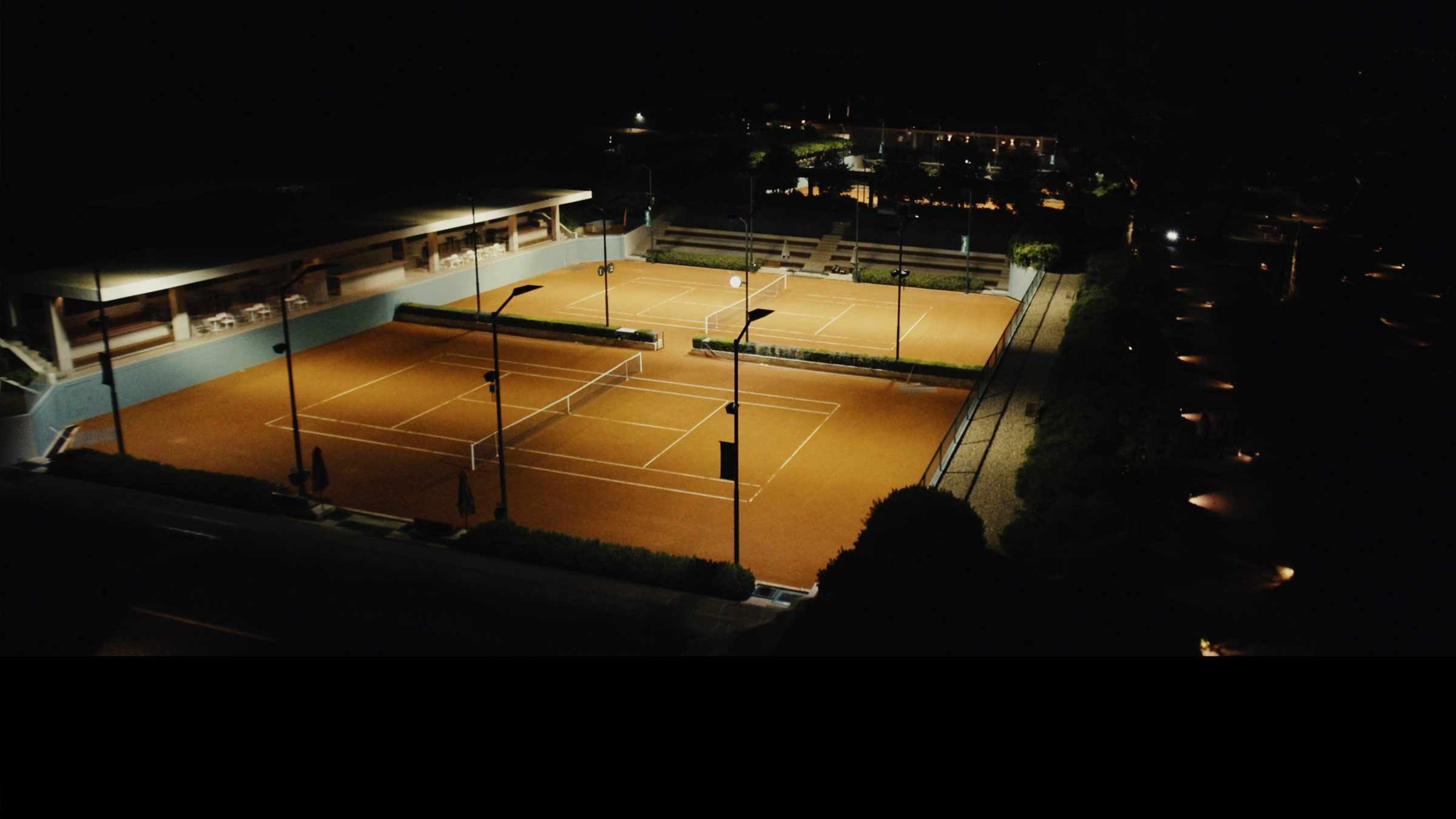 tennis outdoor clay court nature night | TATOÏ Club
