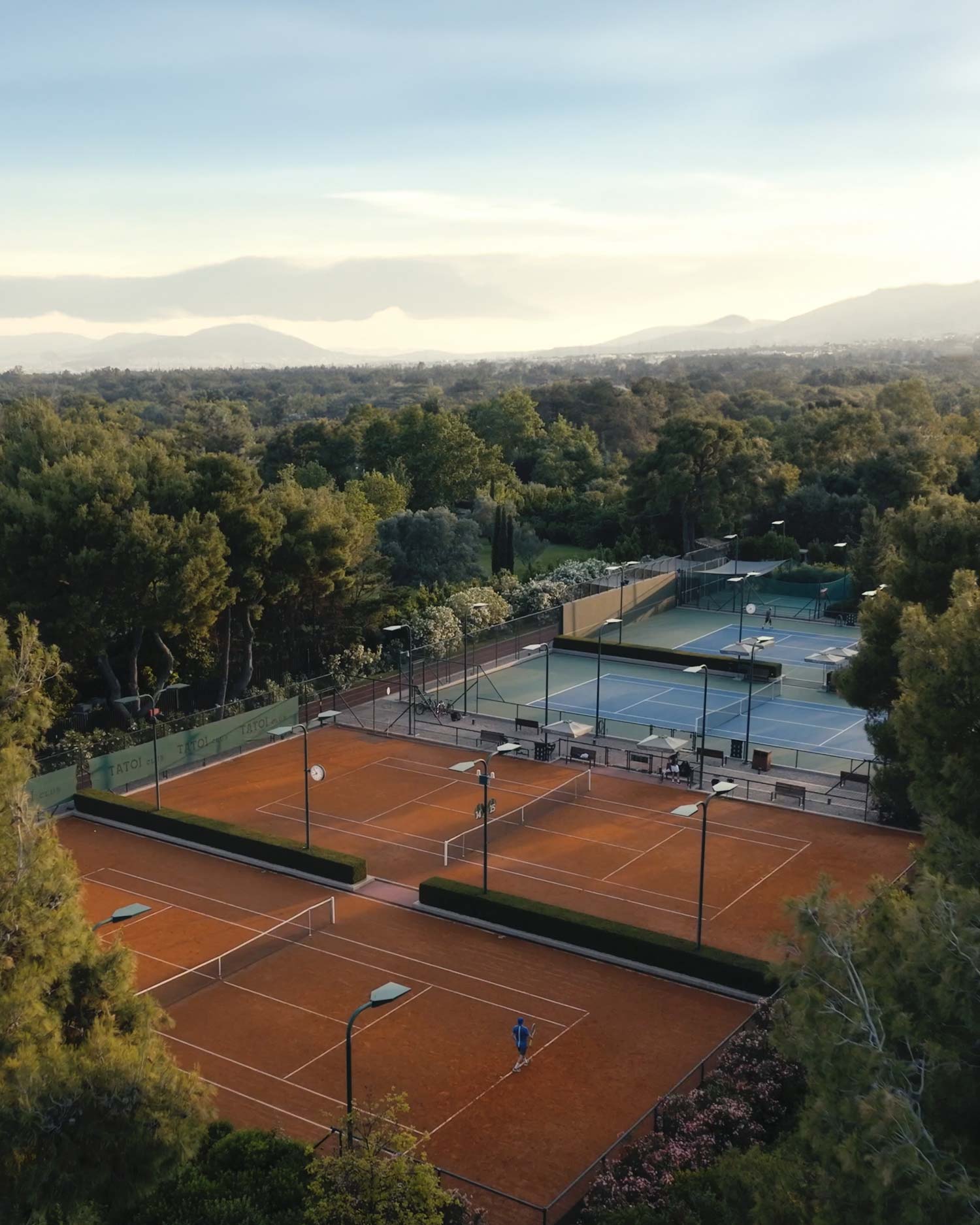tennis outdoor courts clay nature movement pillar holistic approach | TATOÏ Club