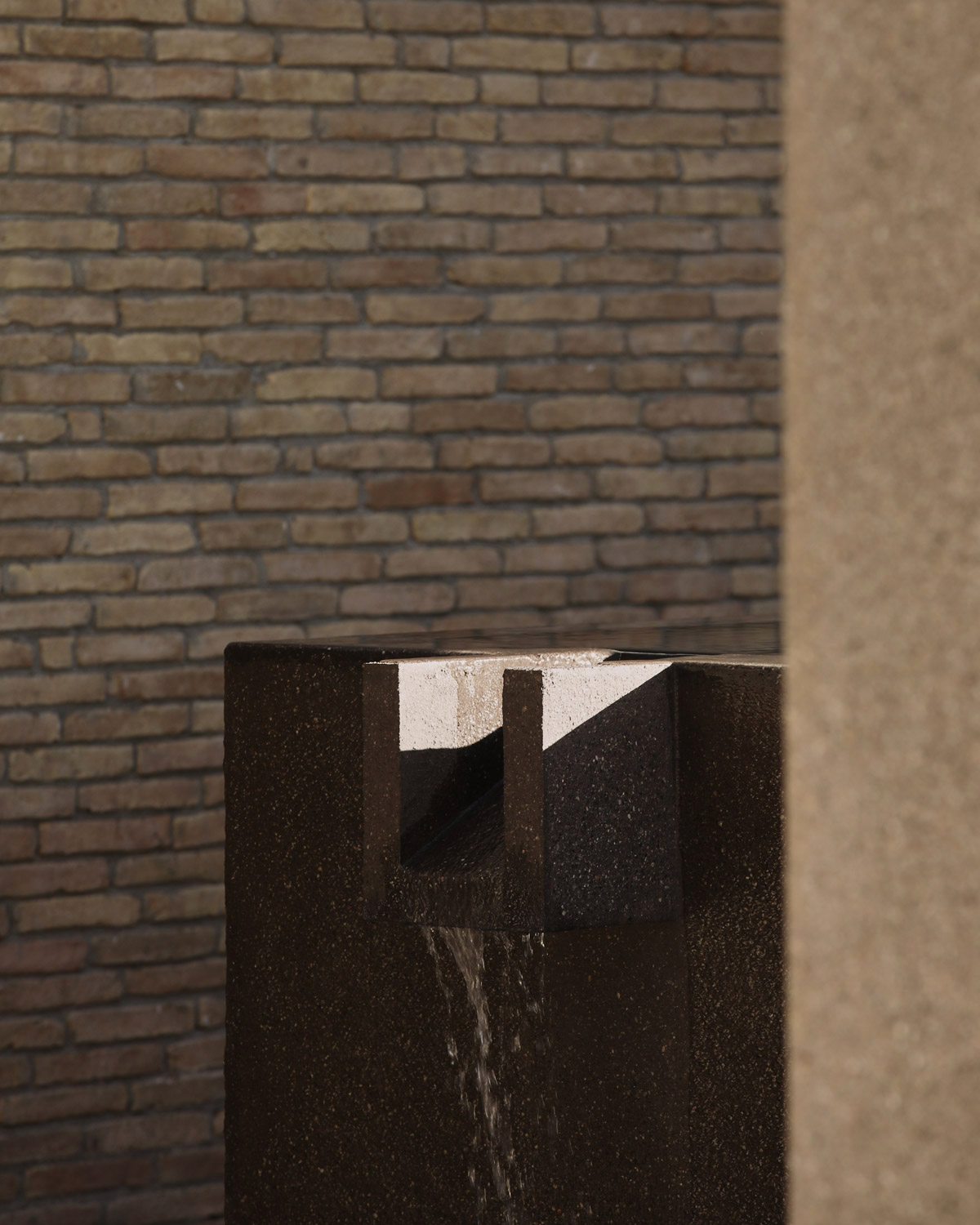 main building brick water | TATOÏ Club