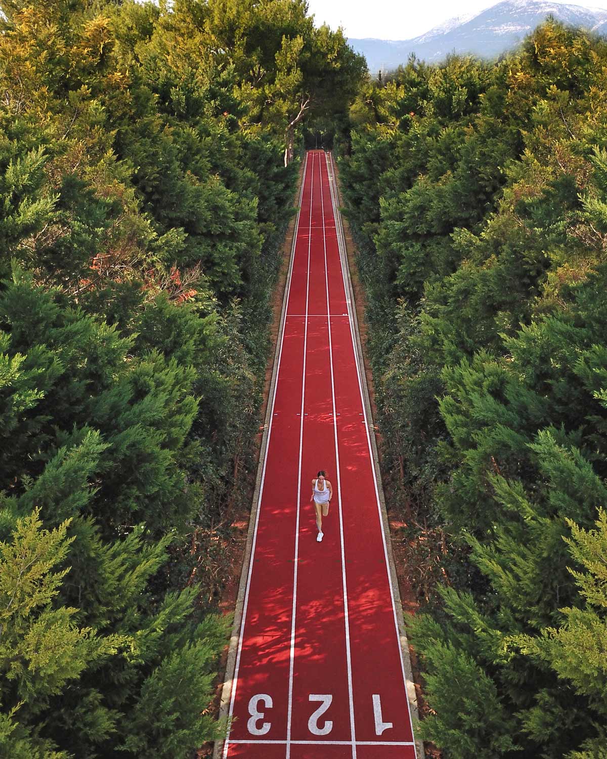 running track woman running nature movement pillar holistic approach | TATOÏ Club