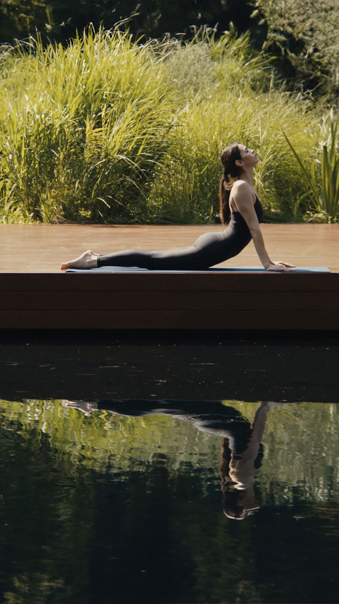 STRESS MANAGEMENT-woman by the lake yoga-TATOÏ-CLUB