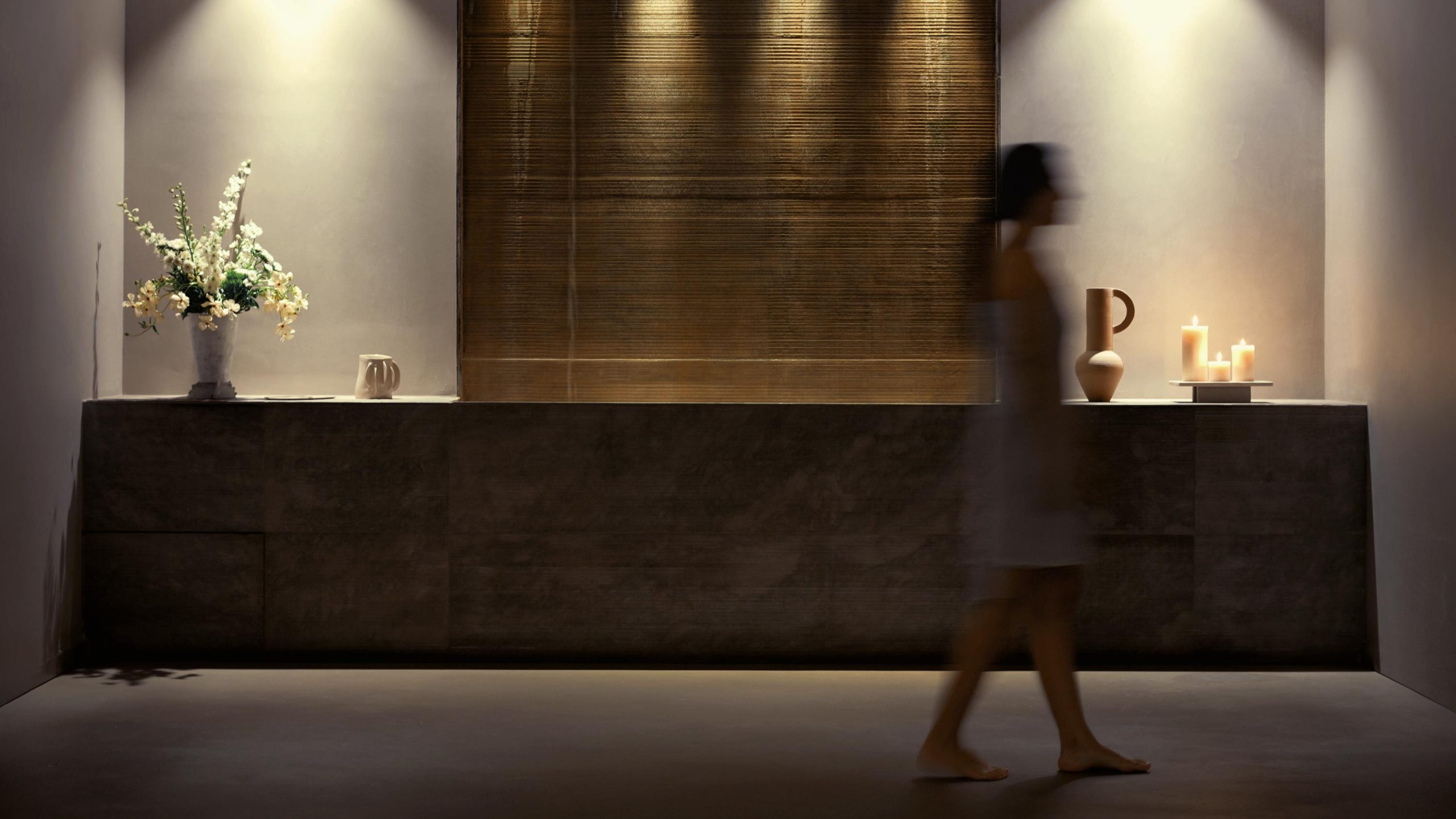 STRESS MANAGEMENT-woman walking spa are body treatments-TATOÏ-CLUB