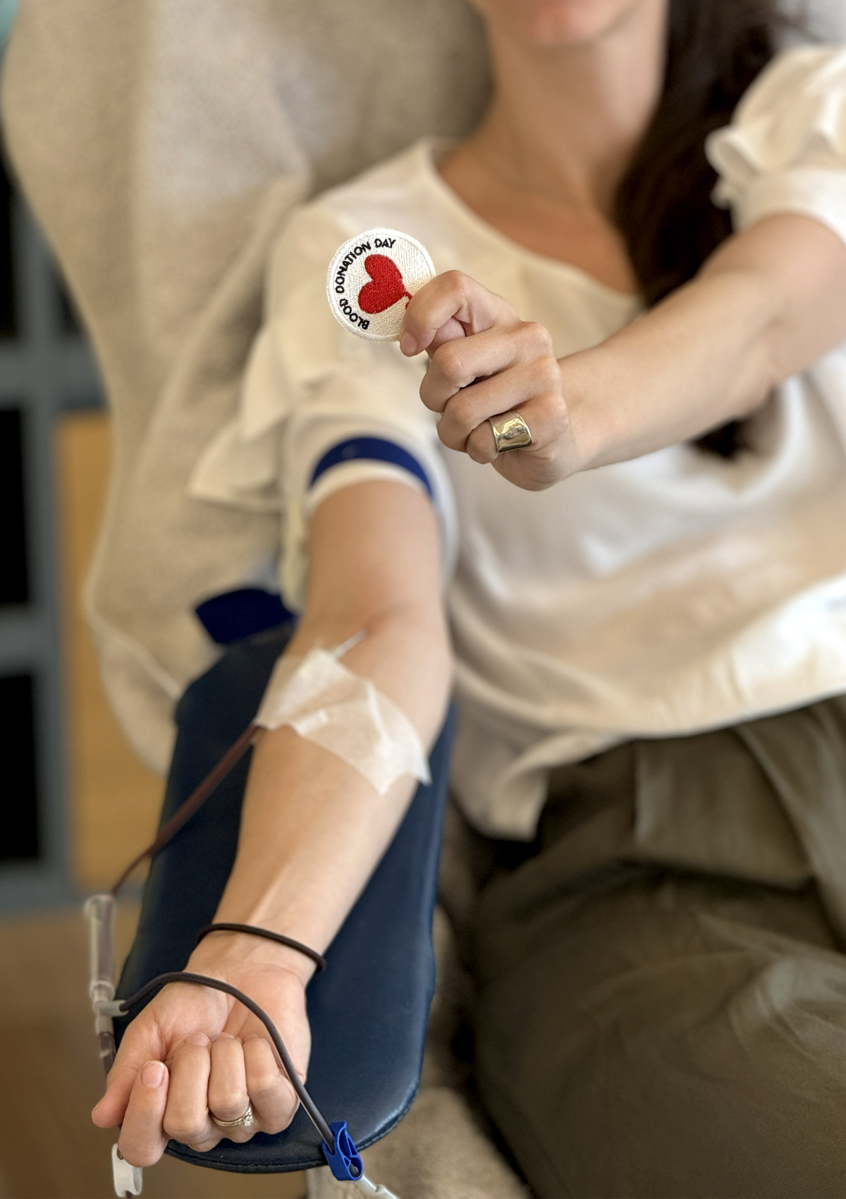 sustianability society blood donation day woman donate blood-| TATOÏ-CLUB