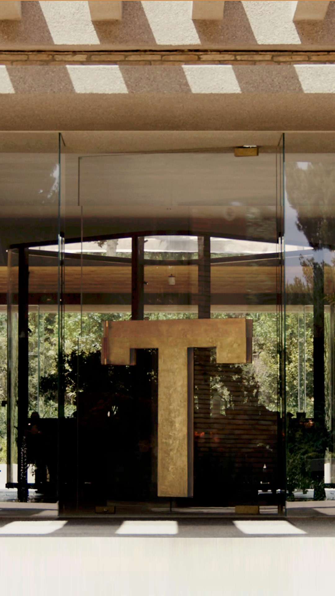 entrance T logo door-TATOÏ-CLUB