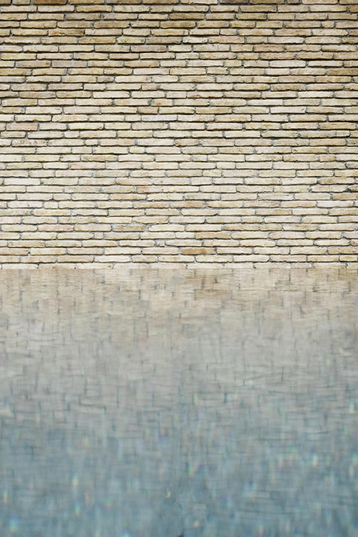 brick building T logo-TATOÏ-CLUB